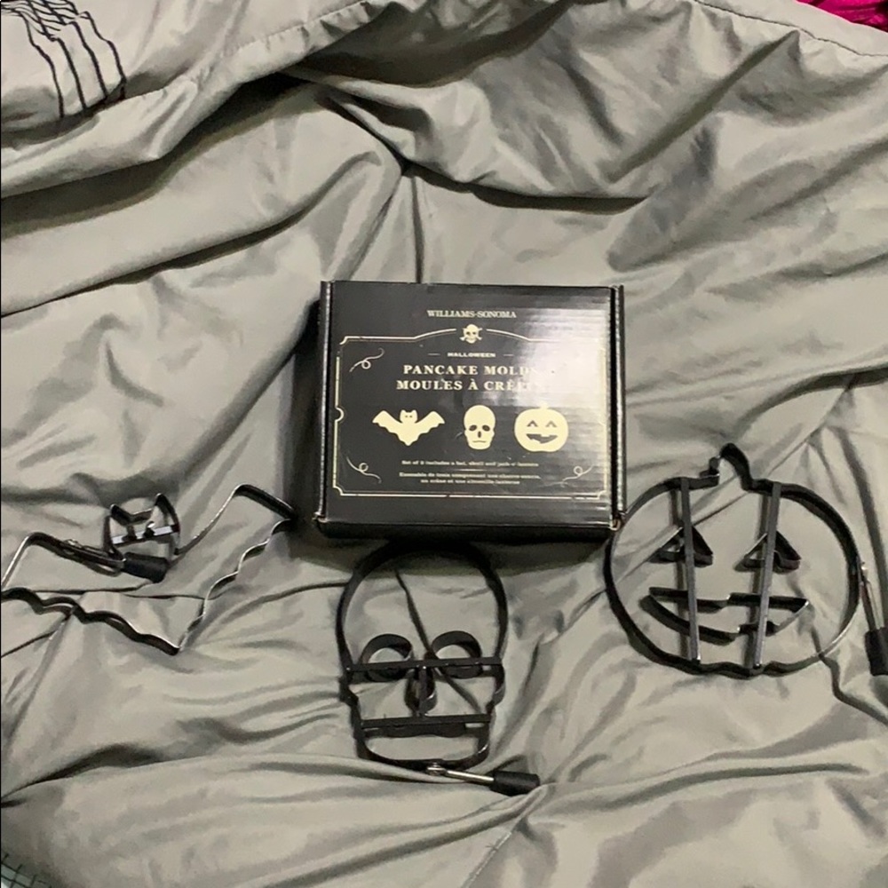 NWT Pancake molds